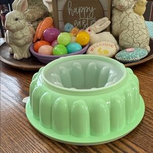 Vintage TUPPERWARE l Mint Green Jello Mold